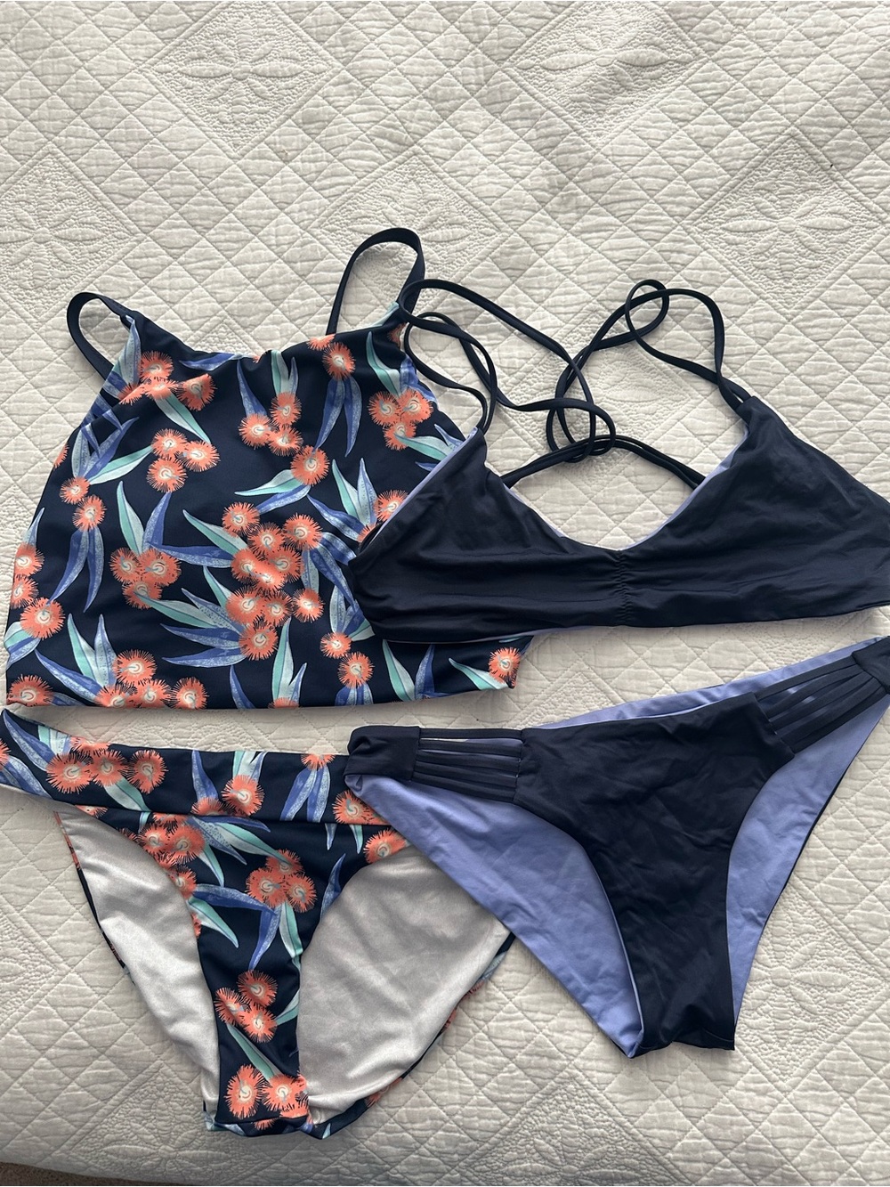 Patagonia | Mix-and-Match 2 Bikinis for 7 different bikinis - Size Medium